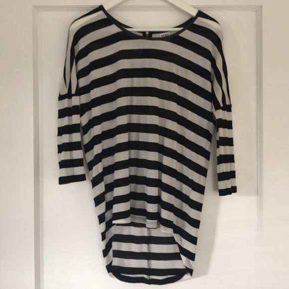 Cute Vero Moda striped top with gold zipper - Picture 1 of 7